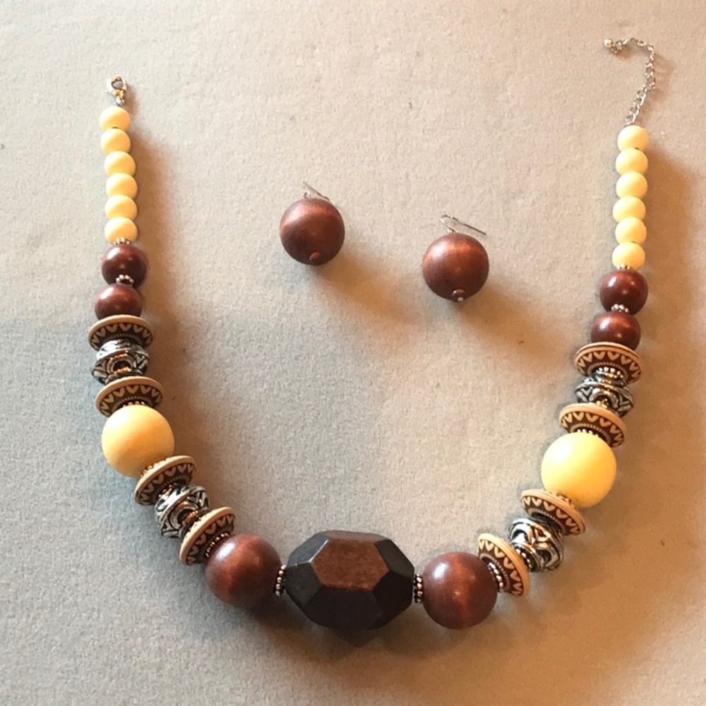 NWOT Chunky Fashion Necklace/Earring Set